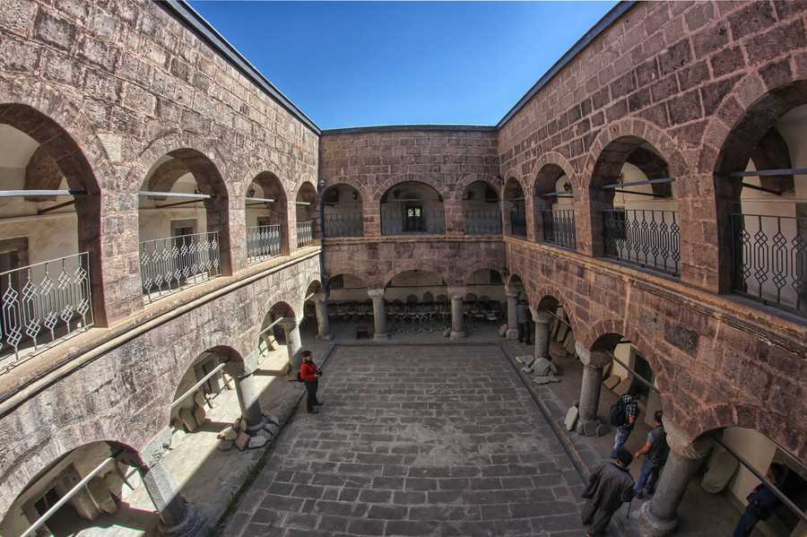 Meydan Medresesi - Hakkari