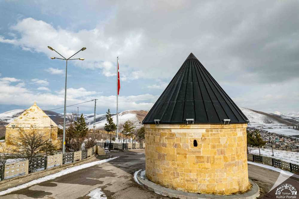 Şehit Osman Türbeleri - Bayburt